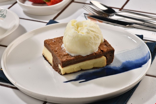 BEYAZ ÇİKOLATALI BROWNİE